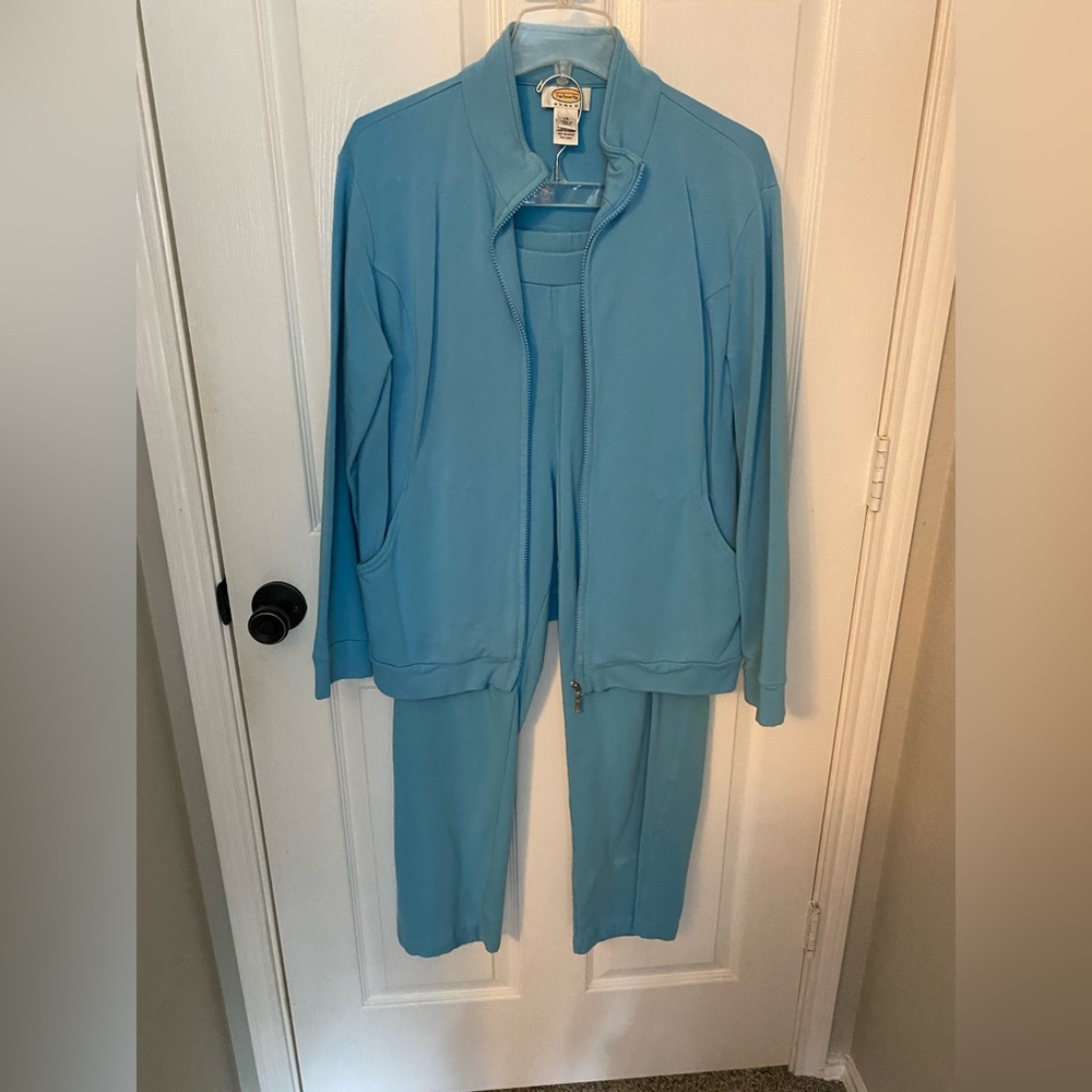 3 lounge suits